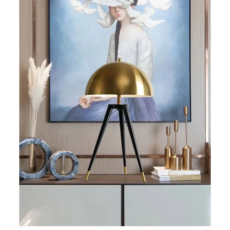 Modern Iron Tripod Table Lamp  - Home Decor Lighting Manufacturer recension och pris